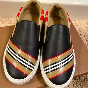 Burberry shoes kids 35
